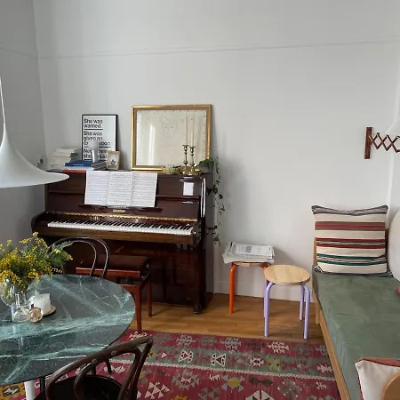 Apartment Romantic Parisian Flat